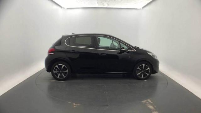 Peugeot 208 image 6