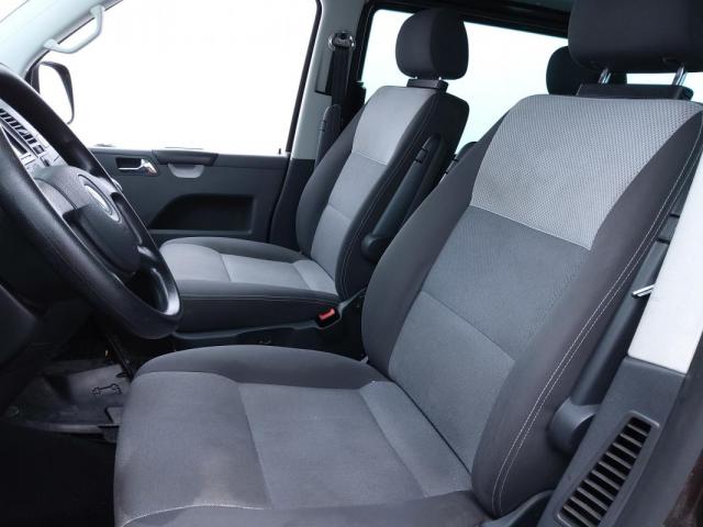 Volkswagen Multivan image 8