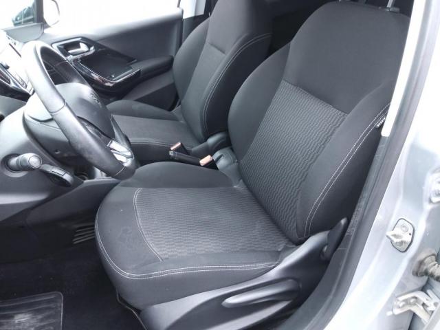 Peugeot 208 image 3