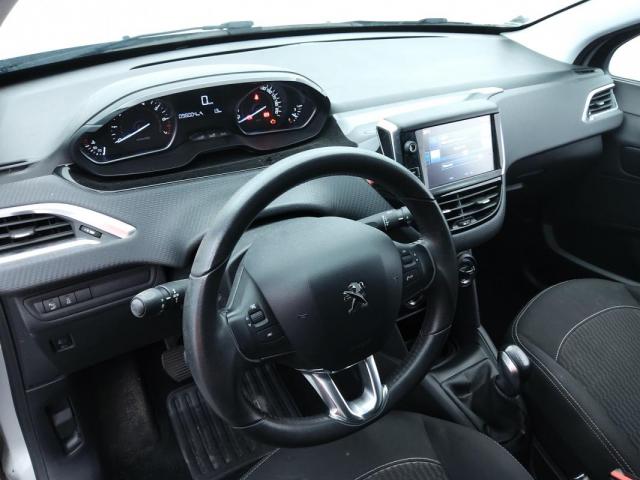 Peugeot 208 image 2