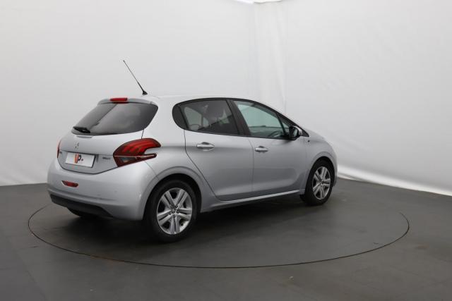 Peugeot 208 image 7