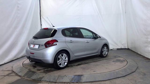 Peugeot 208 image 8