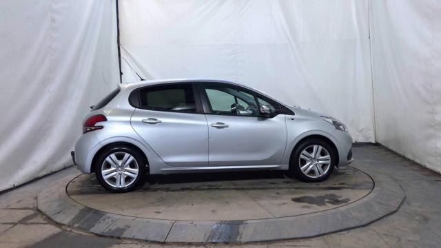 Peugeot 208 image 3