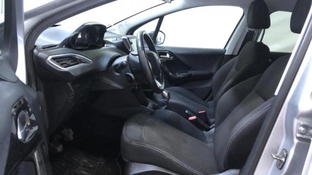 Peugeot 208 image 7