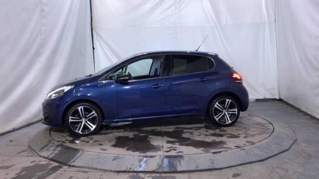 Peugeot 208 image 7
