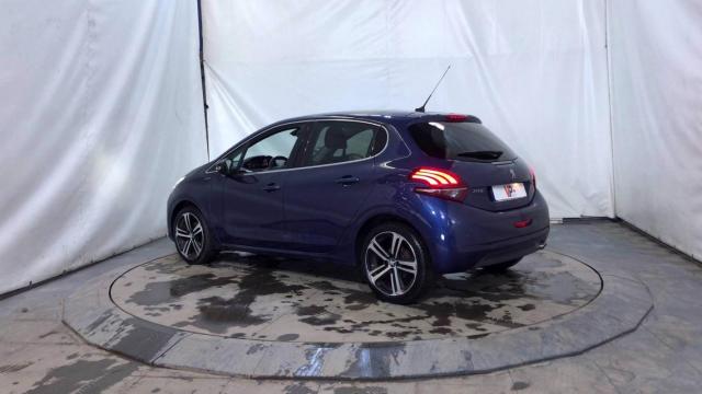 Peugeot 208 image 2