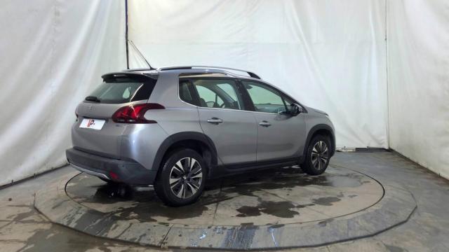 Peugeot 2008 image 2