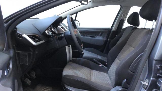 Peugeot 207 image 8