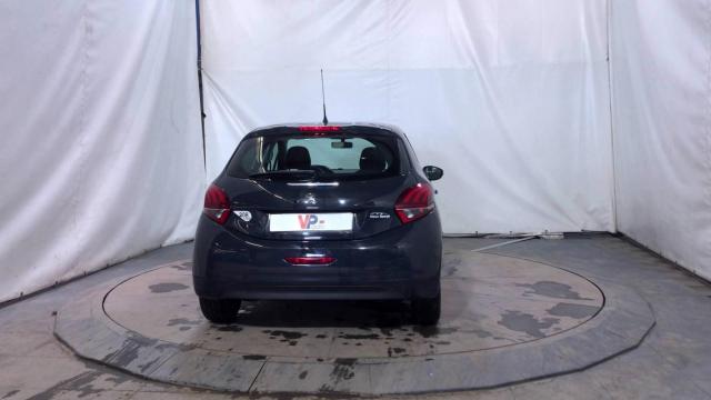 Peugeot 208 image 7