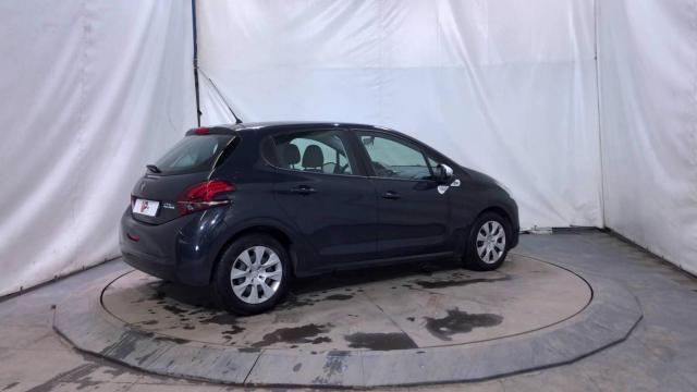 Peugeot 208 image 8