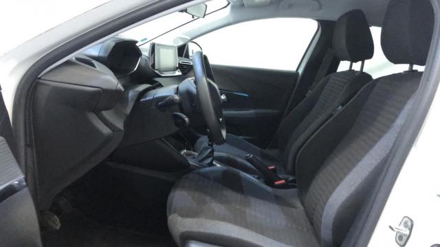 Peugeot 208 image 2