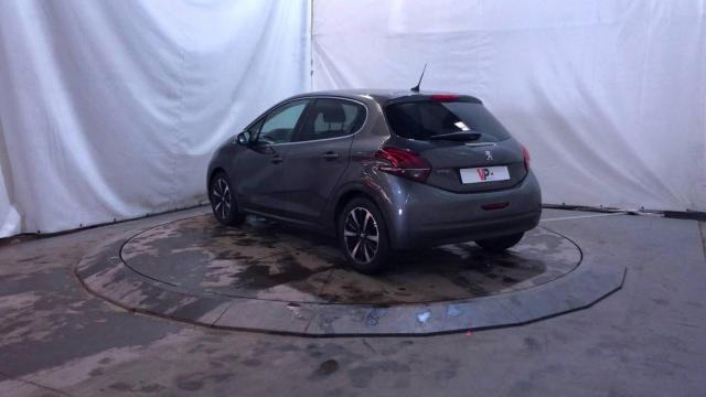 Peugeot 208 image 7