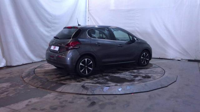 Peugeot 208 image 8