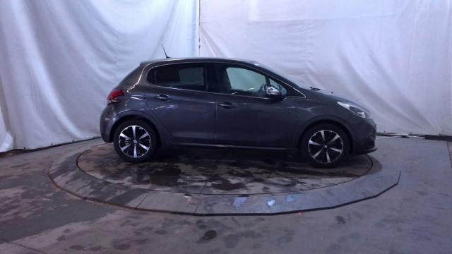 Peugeot 208 image 3