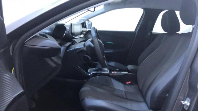 Peugeot 208 image 2