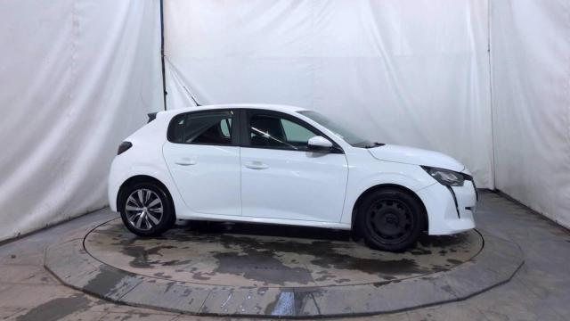 Peugeot 208 image 6
