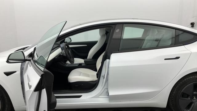 Tesla Model 3 image 6