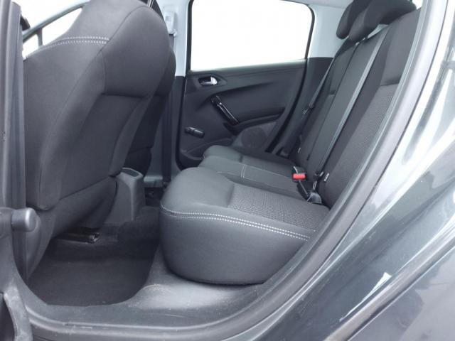 Peugeot 208 image 2