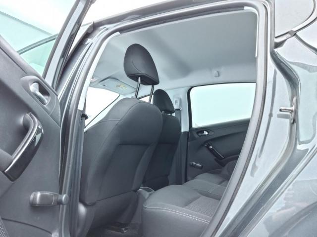 Peugeot 208 image 1