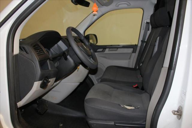 Volkswagen Transporter image 2