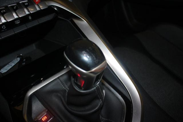Peugeot 3008 image 2