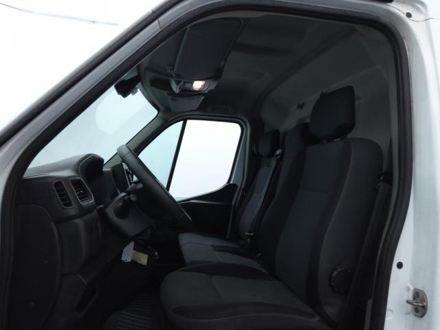 Renault Master image 2
