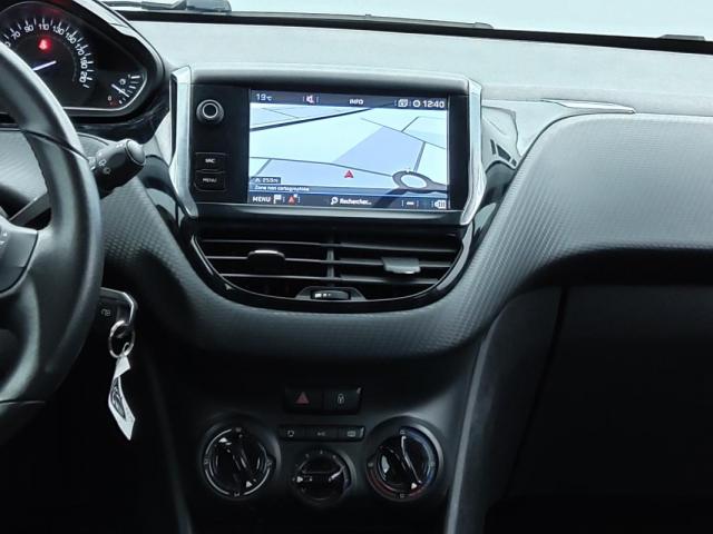 Peugeot 2008 image 8