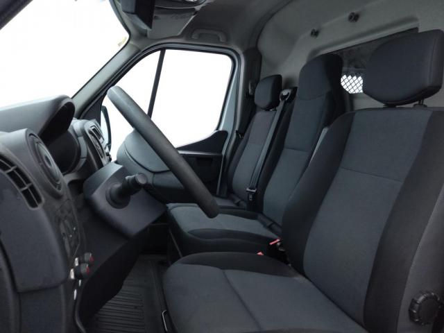 Renault Master image 1