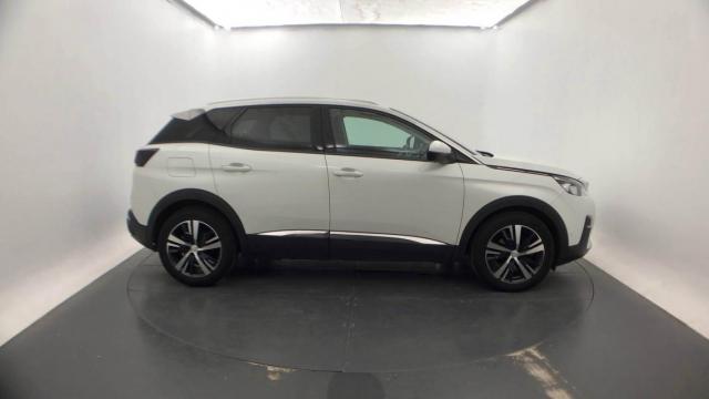 Peugeot 3008 image 2
