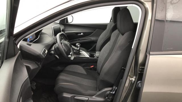 Peugeot 5008 image 1