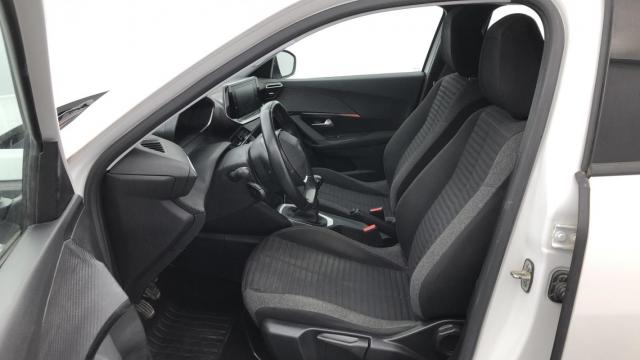 Peugeot 2008 image 3