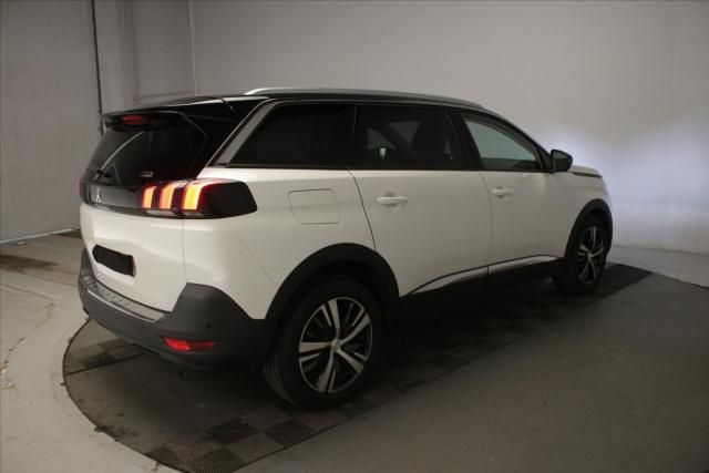 Peugeot 5008 image 2