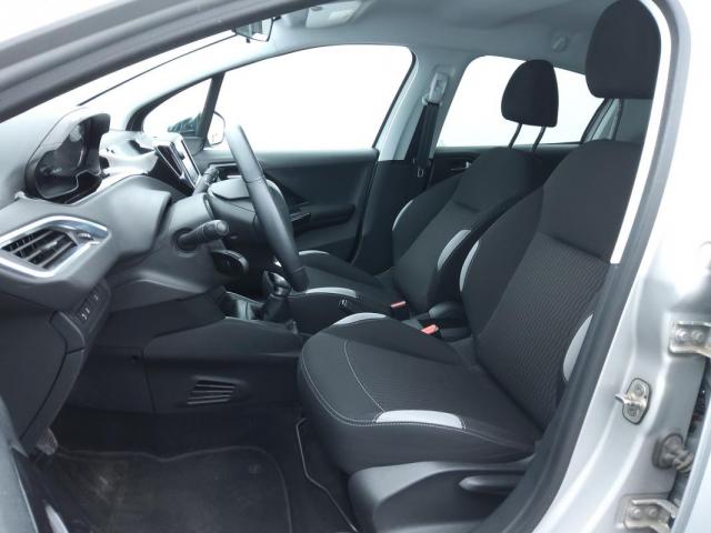 Peugeot 208 image 5