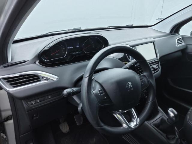 Peugeot 208 image 8