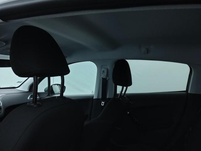 Peugeot 208 image 2