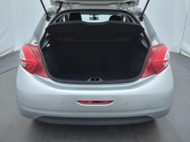 Peugeot 208 image 3