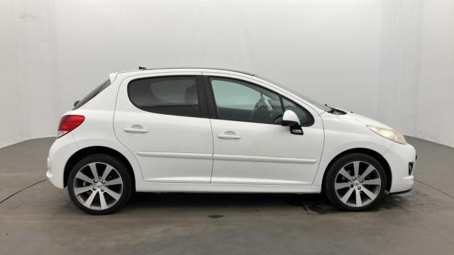 Peugeot 207 image 8