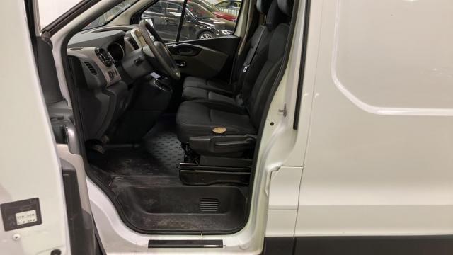 Renault Trafic image 2
