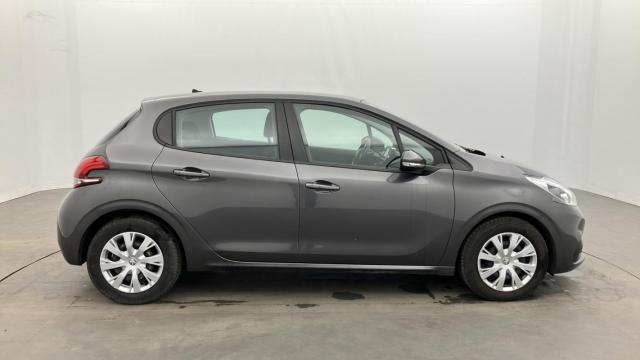 Peugeot 208 image 8