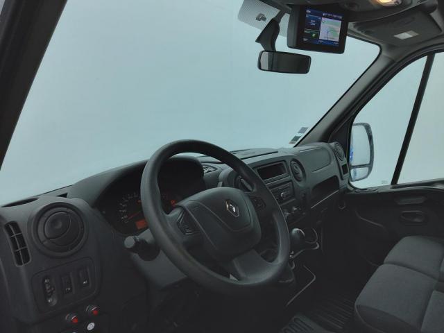 Renault Master image 2