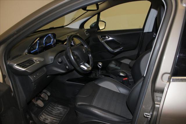 Peugeot 2008 image 8