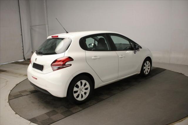 Peugeot 208 image 8