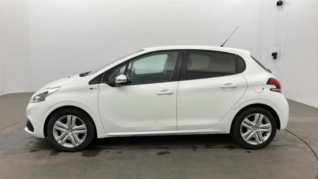 Peugeot 208 image 2