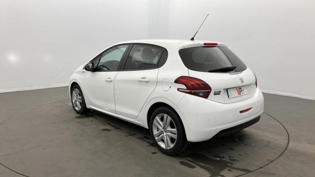 Peugeot 208 image 8