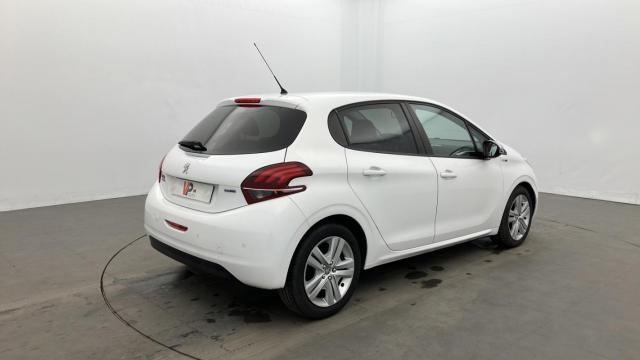 Peugeot 208 image 6