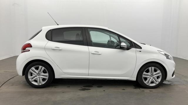 Peugeot 208 image 7