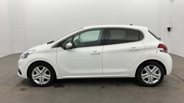 Peugeot 208 image 7