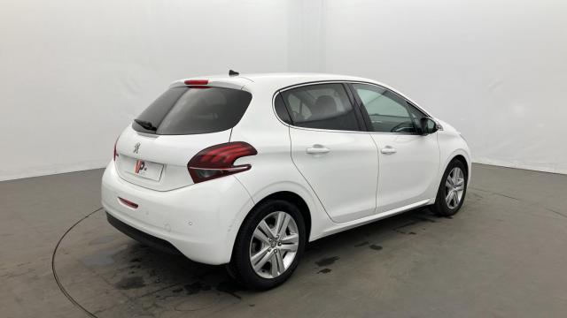 Peugeot 208 image 8