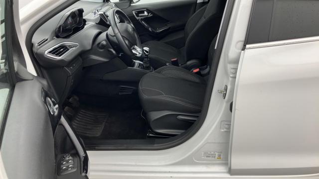 Peugeot 208 image 6
