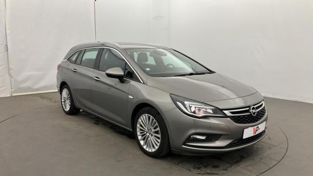 Opel Astra Sports Tourer image 1